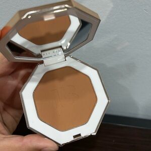 Fenty Beauty by Rihanna Instant Warmth Bronzer.